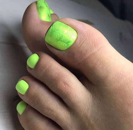 Brilliant pedicure: 100 new photo ideas, fashion design