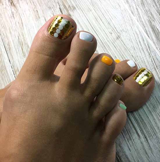 Brilliant pedicure: 100 new photo ideas, fashion design