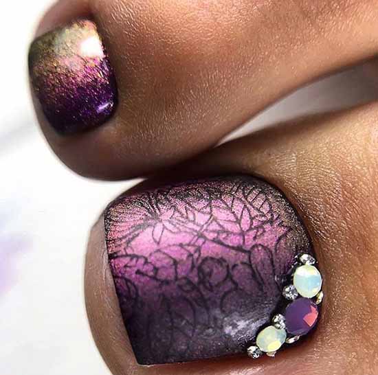 Brilliant pedicure: 100 new photo ideas, fashion design