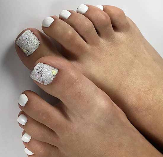 Brilliant pedicure: 100 new photo ideas, fashion design