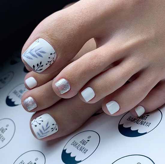 Brilliant pedicure: 100 new photo ideas, fashion design