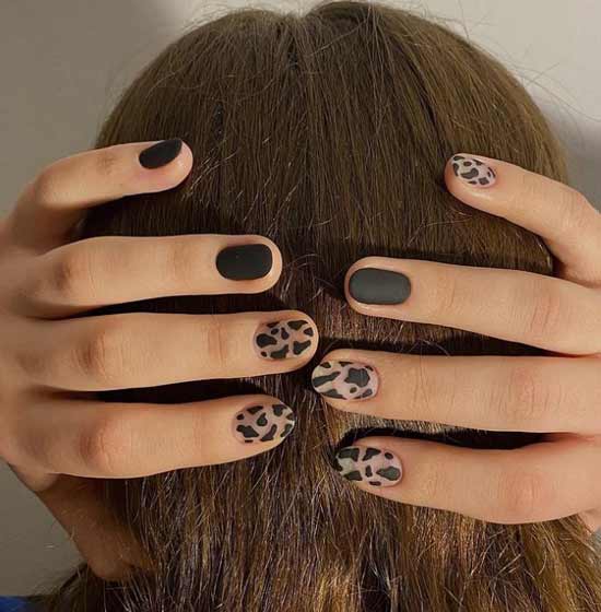 Black short manicure design