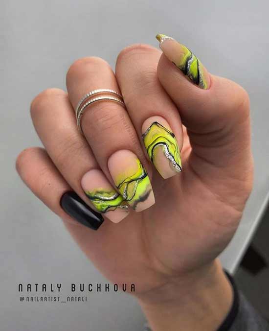 Acid drawing on ballerina's nails