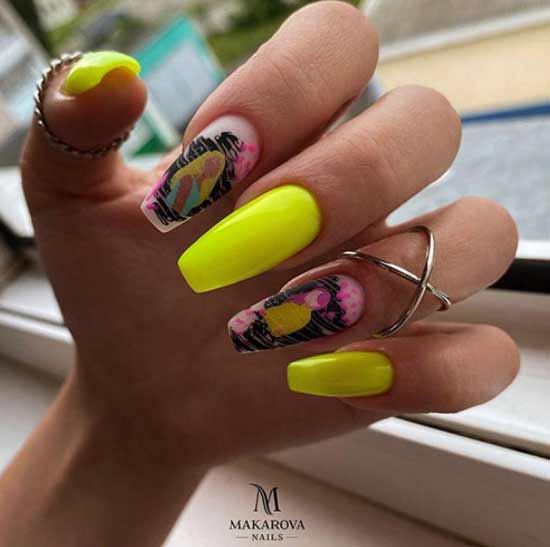 photo d'ongles de ballerine avec des dessins