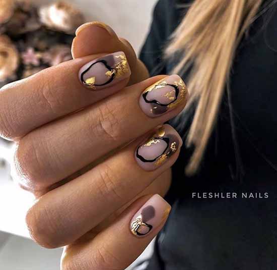 Beige manicure