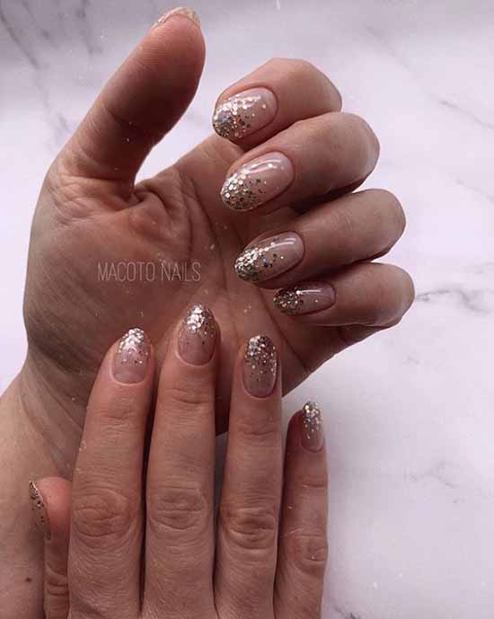 Manucure avec des paillettes sur le bout des ongles : photos, nouveautés