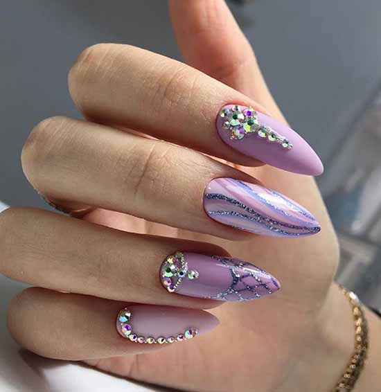 Manucure avec des paillettes sur le bout des ongles : photos, nouveautés