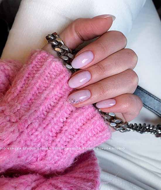 Manucure avec des paillettes sur le bout des ongles : photos, nouveautés