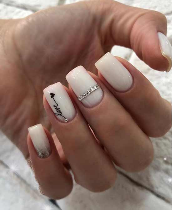 Strass sur les ongles de lait