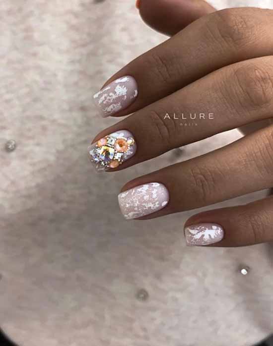 Conception d'ongles avec strass 2021: photos, nouveautés exquises