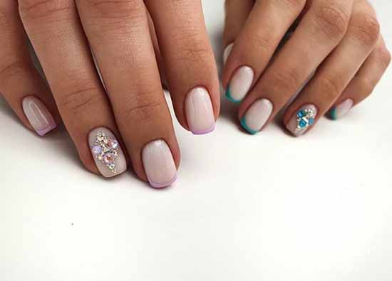 Conception d'ongles avec strass 2021: photos, nouveautés exquises