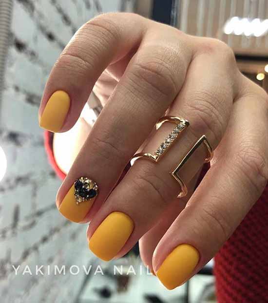 Nail design with rhinestones 2021: photos, exquisite novelties