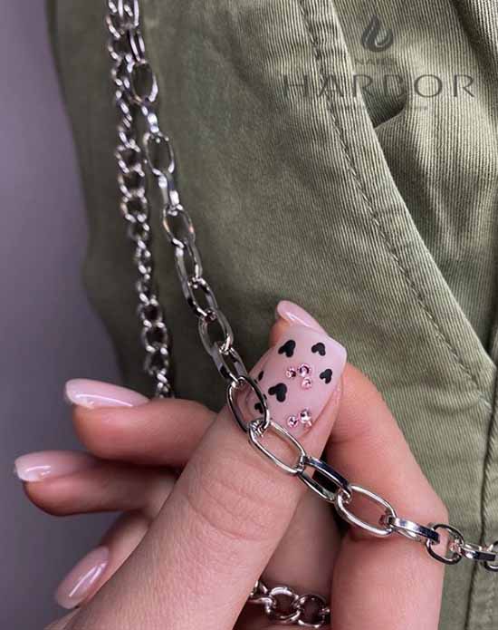 Nail design with rhinestones 2021: photos, exquisite novelties