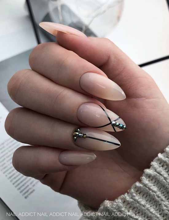 Conception d'ongles avec strass 2021: photos, nouveautés exquises