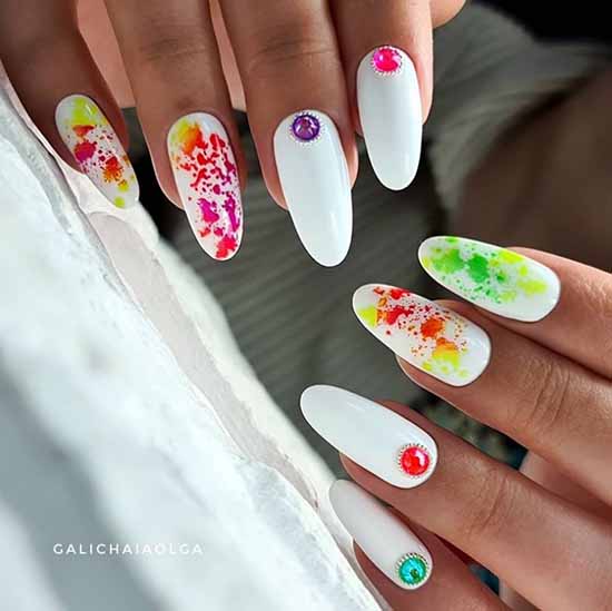 Nail design with rhinestones 2021: photos, exquisite novelties