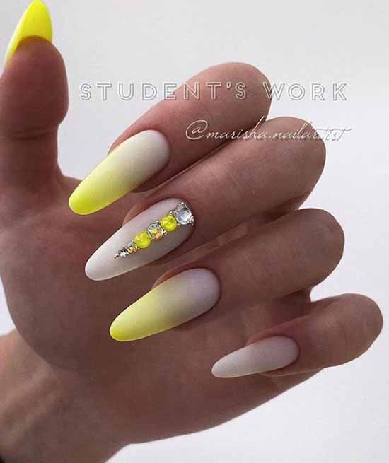 Nail design with rhinestones 2021: photos, exquisite novelties