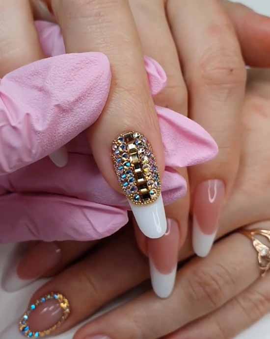 Conception d'ongles avec strass 2021: photos, nouveautés exquises