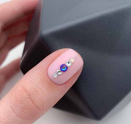 Nail design with rhinestones 2021: photos, exquisite novelties