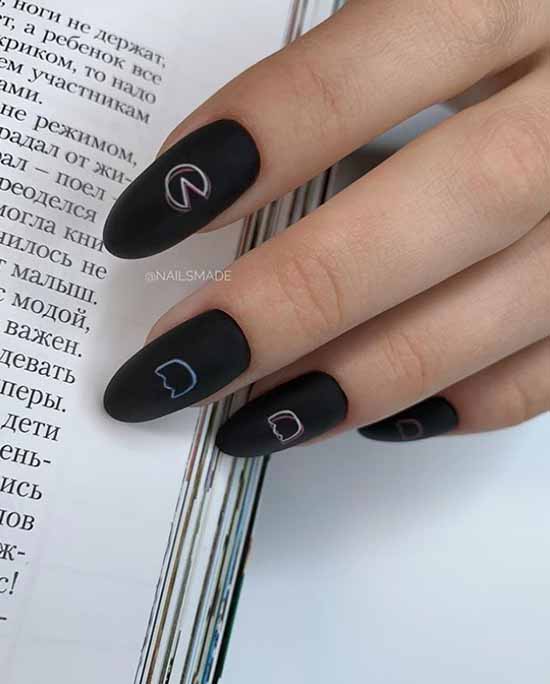 Peinture d'ongles noirs