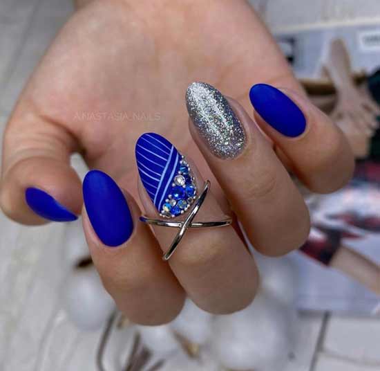 Bleu avec argent et strass