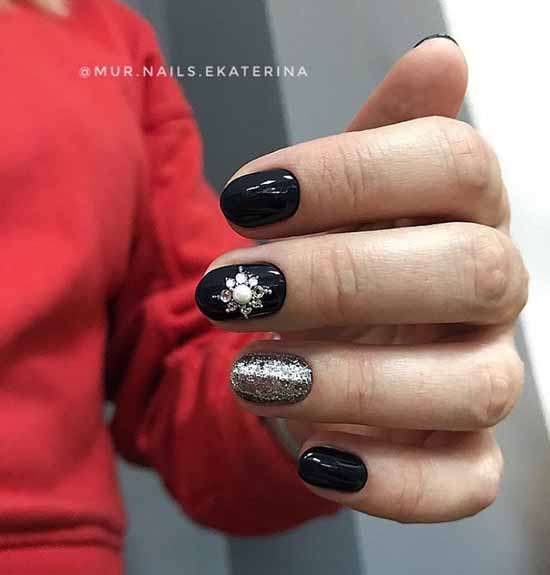 Glitter nail design: new manicure in the photo