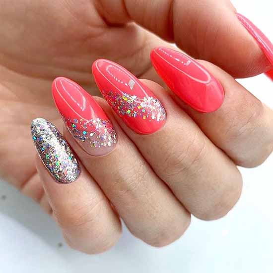 Glitter nail design: new manicure in the photo