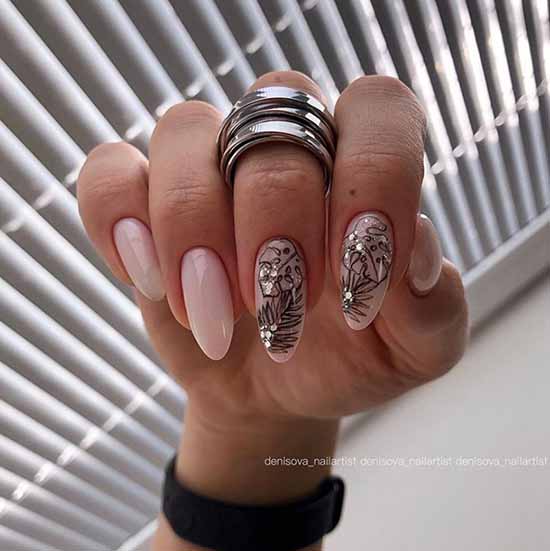 Glitter nail design: new manicure in the photo