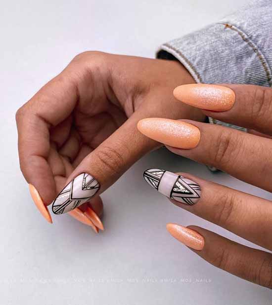 Conception d'ongles scintillants: nouvelle manucure sur la photo