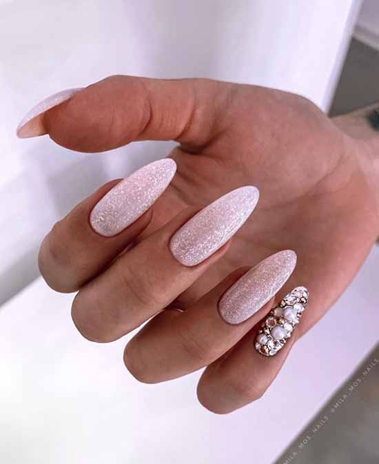 Glitter nail design: new manicure in the photo