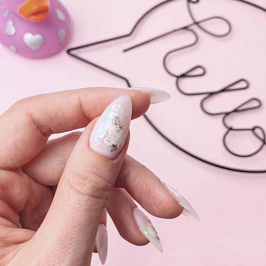 Conception d'ongles en feuille: photo, nouveautés de manucure à la mode