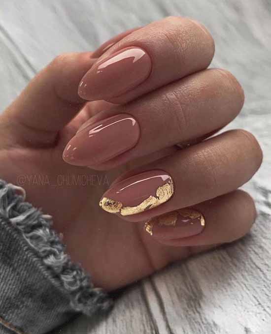 Conception d'ongles en feuille: photo, nouveautés de manucure à la mode