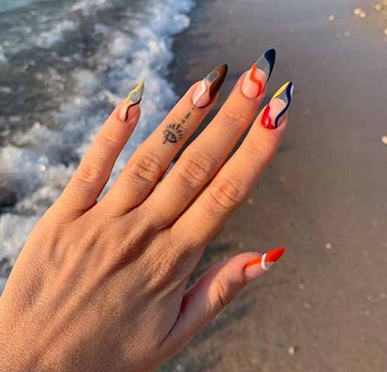 French manicure with a pattern: French novelties 2021