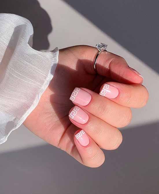 French manicure with a pattern: French novelties 2021