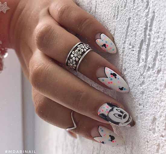 French manicure with a pattern: French novelties 2021