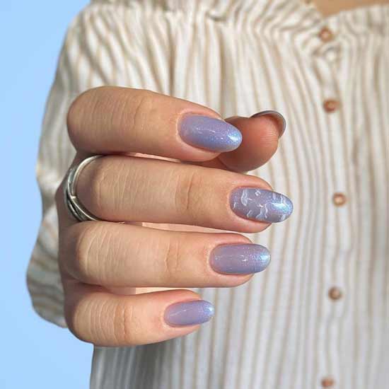 Clouds and glitter on nails