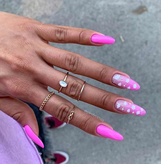 Fuchsia avec des nuages ​​nail art