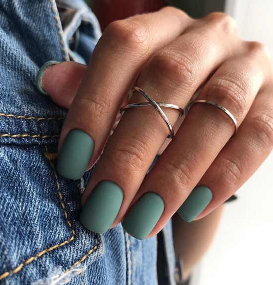 Matte green gel polish