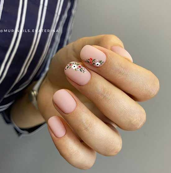 Beaux ongles mats: design, nouvelle manucure sur la photo