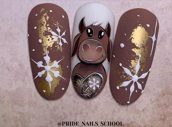 Dessin d'un taureau du Nouvel An sur les ongles et les flocons de neige