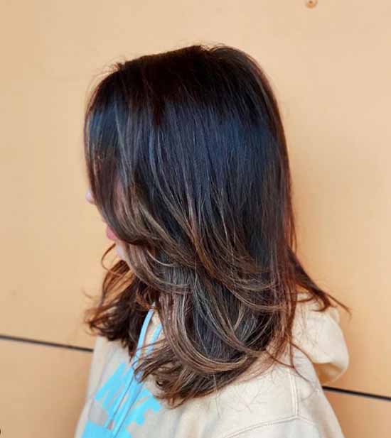 Fashionable haircuts for shoulder-length hair 2021: photos, trends