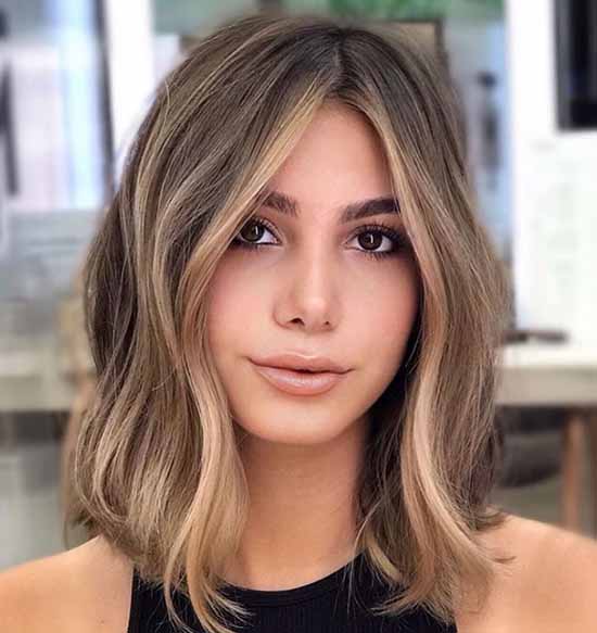 Fashionable haircuts for shoulder-length hair 2021: photos, trends