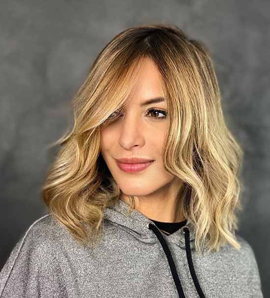 Fashionable haircuts for shoulder-length hair 2021: photos, trends