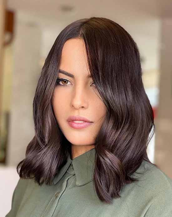 Fashionable haircuts for shoulder-length hair 2021: photos, trends