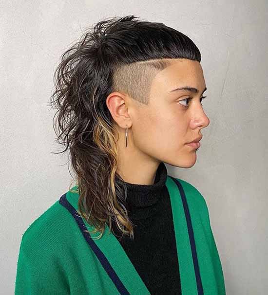 Fashionable haircuts for shoulder-length hair 2021: photos, trends