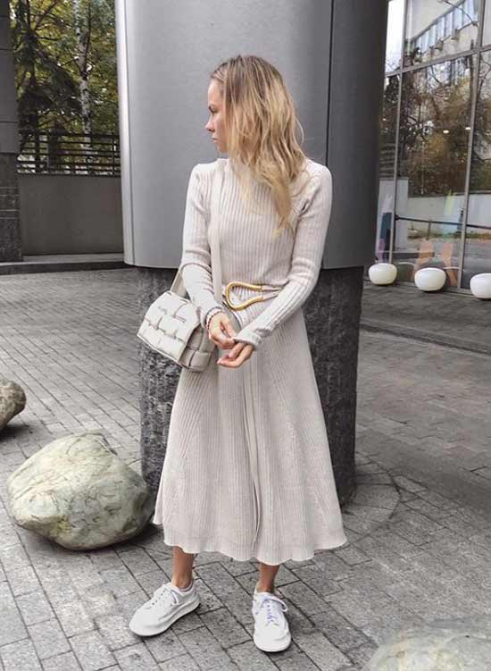 Knitted dress with belt