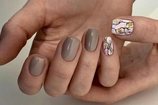 Beige nails with glitter design photo ideas