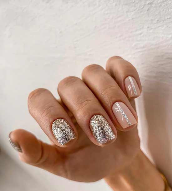 Short beige glitter manicure