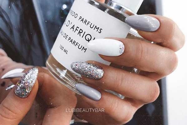 Nouveau dans les conceptions d'ongles à paillettes