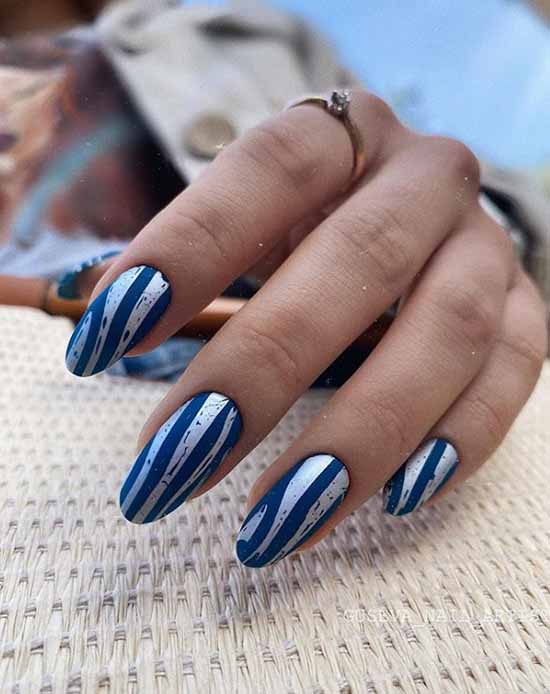 Dessins d'ongles bleus et argentés