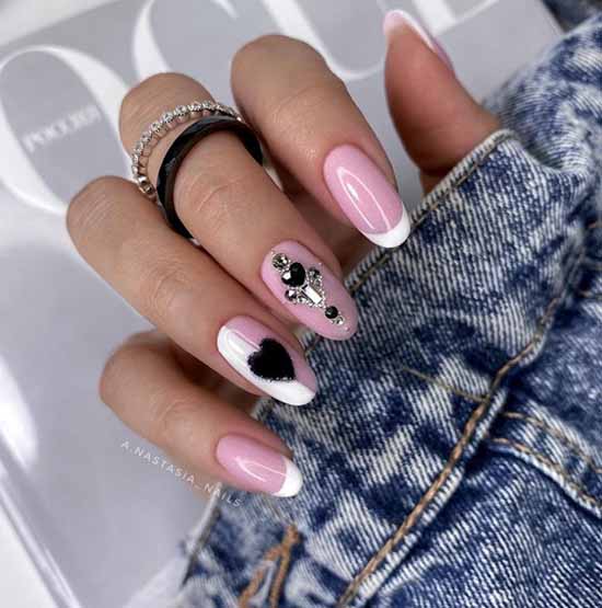 Ongles longs avec de l'argent